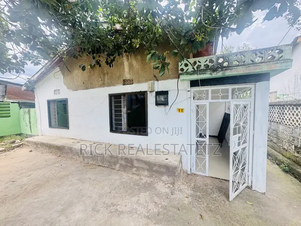 3-Bedroom Old House for Sale in Kirumba - 1