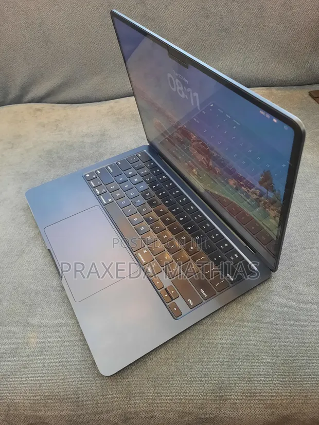 Apple MacBook Air 2024 M3 13-inch 8GB RAM 256GB SSD - 1