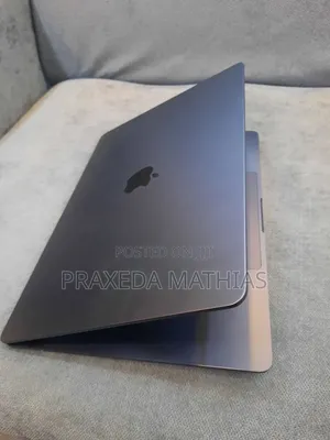 Apple MacBook Air 2024 M3 13-inch 8GB RAM 256GB SSD