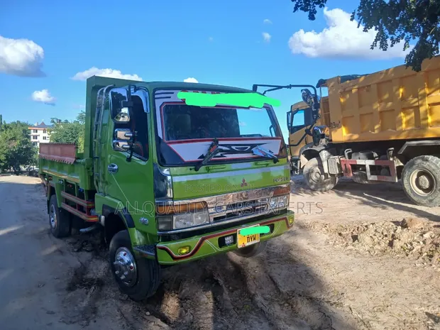 Mitsubishi Fuso Tipper Fighter 6D17 - 1