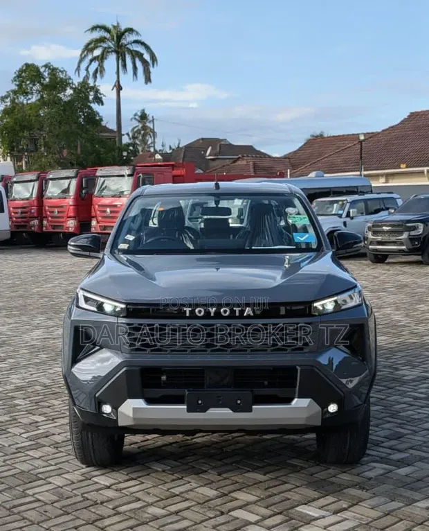 New Toyota Hilux 2025 Gray - 1