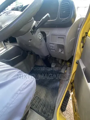 Toyota Coaster 2004 - Yellow