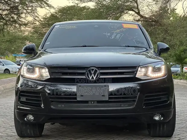 Volkswagen Touareg 2011 Black - 1