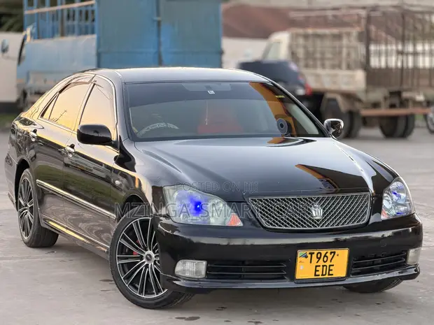 Toyota Crown Royale 2005 Black - 1