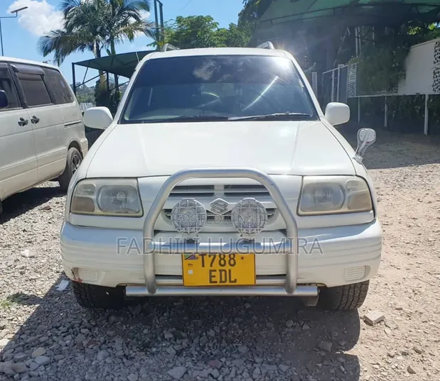 1997 Suzuki Escudo White - 1