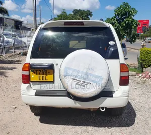 1997 Suzuki Escudo White