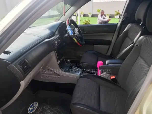 Subaru Forester 2011 Gold - 1