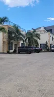Furnished 5-Bedroom Villa for Rent in Oyster Bay - 2