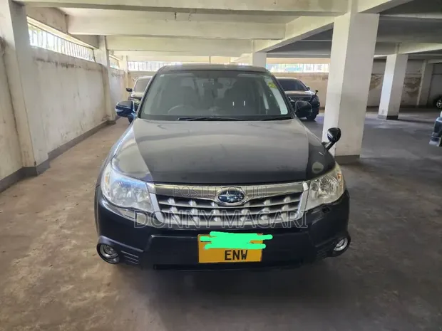 Subaru Forester 2011 Black - 1