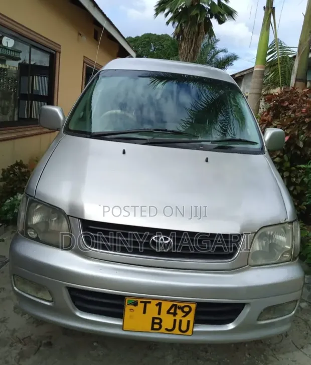 Toyota Noah 2001 Silver - 1