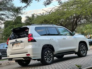 2023 Toyota Land Cruiser Prado 2.7 White
