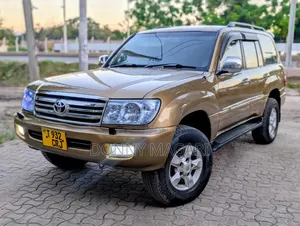 Toyota Land Cruiser VX Amazon 2003 Gold
