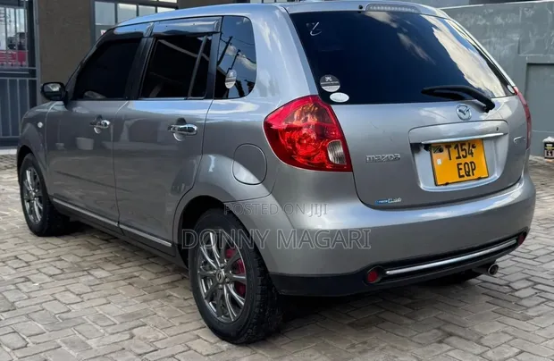 Mazda Verisa 2009 Silver - 1