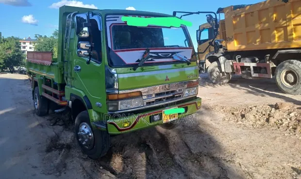 Mitsubishi Fuso Fighter Tipper Truck - 1