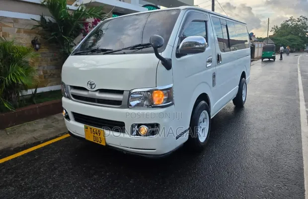 Toyota Hiace Quantum 2011 White - 1