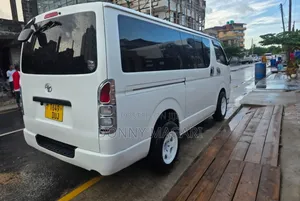 Toyota Hiace Quantum 2011 White