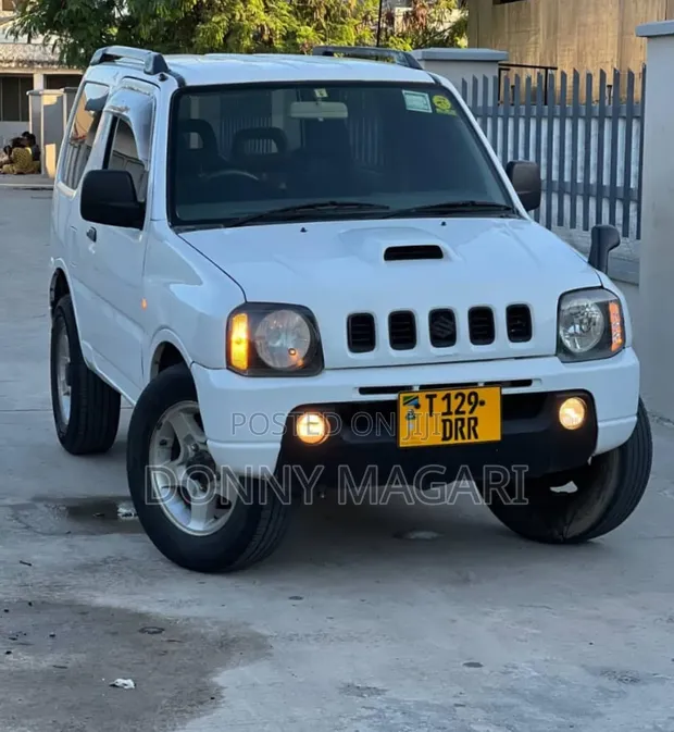 Suzuki Jimny 2000 White - 1
