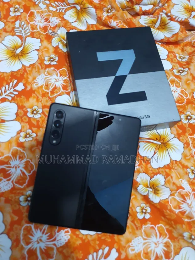 New Samsung Galaxy Z Fold3 5G 256GB Black - 1