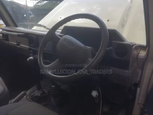 Toyota Land Cruiser 2002 Dhahabu - 1