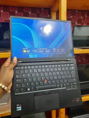 Lenovo ThinkPad X1 Carbon Laptop - Core i7, 16GB RAM, 512GB SSD