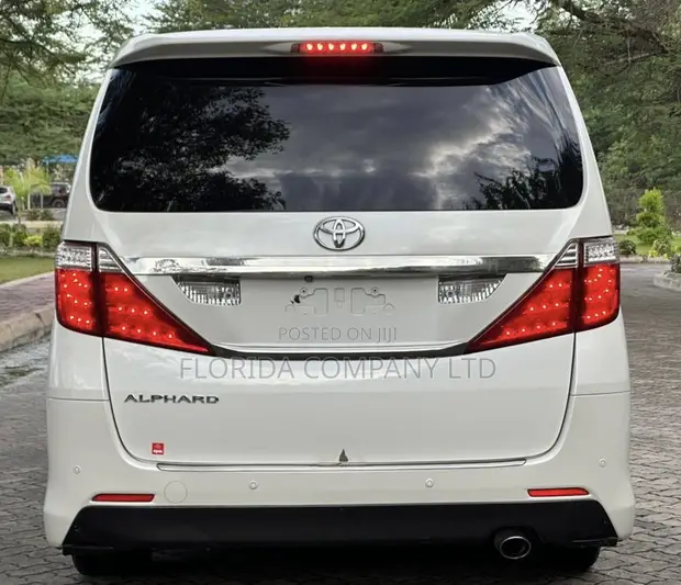 Toyota Alphard 2010 - Nyeupe - 1