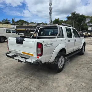 Nissan Hardbody NP300 2019 White