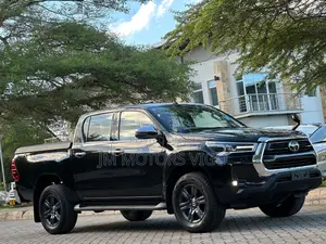 Toyota Hilux 2023 Double Cabin Black