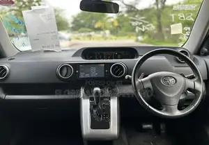 Toyota Corolla Rumion 2010 Nyeusi