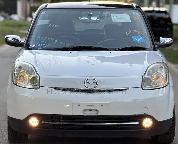 Mazda Verisa 2009 Nyeupe - 1