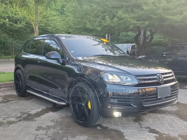 Volkswagen Touareg 2011 Black - 1