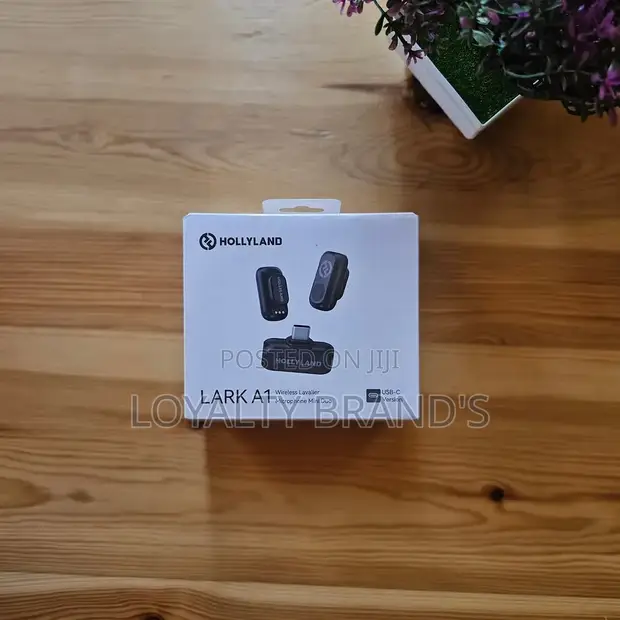 Hollyland Lark M1 Duo Wireless Microphone System - 1