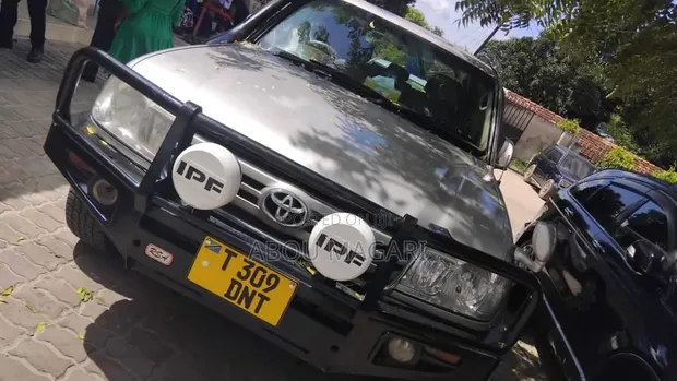 Toyota Land Cruiser HDJ 100 2002 Gray - 1