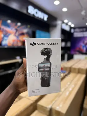 DJI Osmo Pocket 4 Creator Combo