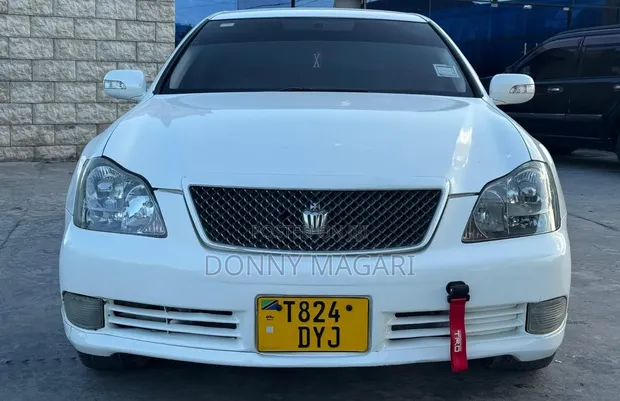 Toyota Crown 2006 White - 1