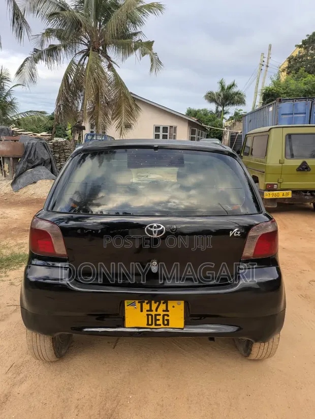 Toyota Vitz 2003 Nyeusi - 1