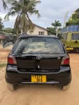 Toyota Vitz 2003 Nyeusi - 1