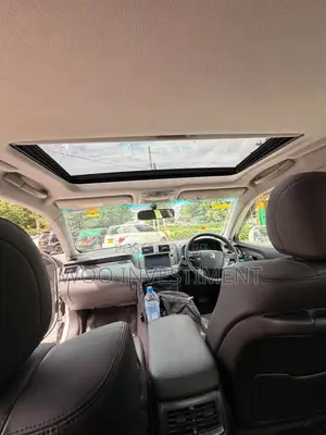 Toyota Crown Athlete 2009 White