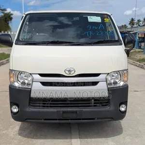 Toyota Quantum 2016 White
