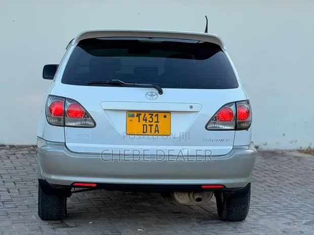 Toyota Harrier 2003 White - 1