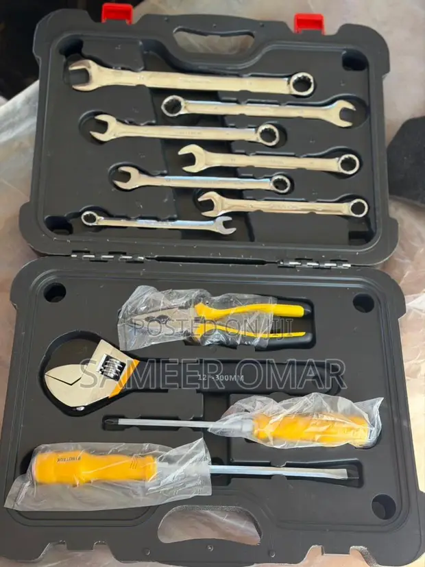 Sinotruck Toolbox with Tools - 1