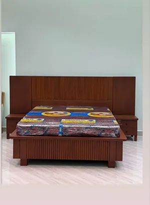 Simple & Luxurious Bed with 2 Bedsides (Size 5/6)