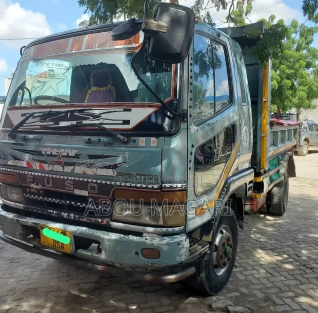 Lori la Mitsubishi Fuso Tipper - 1