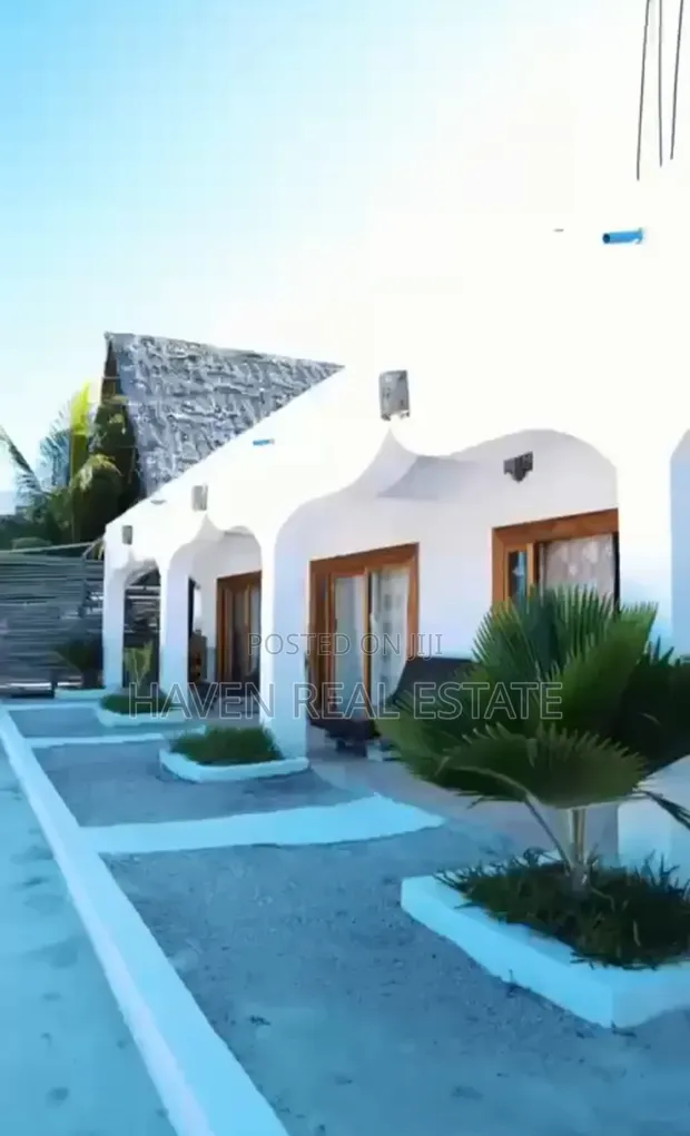 Furnished 8 Bedroom Villa for Sale in Uroa, Kusini - 1
