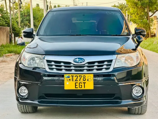 Subaru Forester 2010 Black - 1