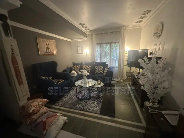 Furnished 1-Bedroom Apartment in Oyster Bay for Rent - 1