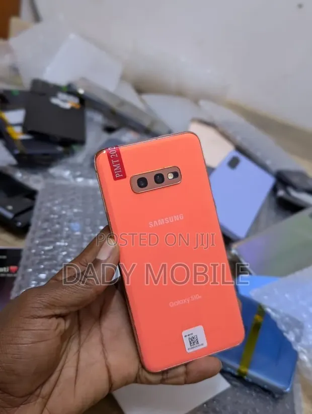 Samsung Galaxy S10e 128GB Orange - 1