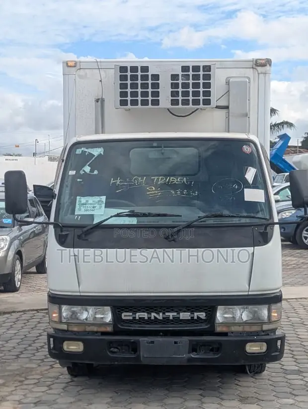 Mitsubishi Canter Refrigerator Truck 1999 White - 1