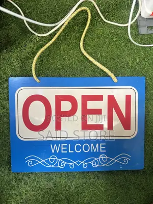 Reversible Open/Closed Sign