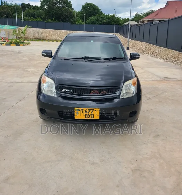Toyota IST 2006 Nyeusi - 1