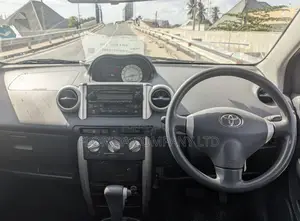 Toyota IST 2003 Nyeupe